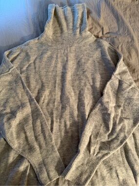 Vince Camuto Light Gray Ribbed Turtleneck Sweater